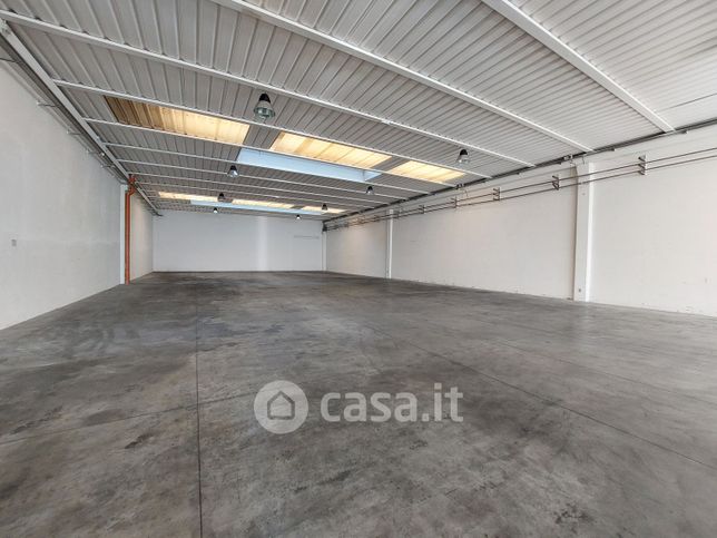 Capannone in commerciale in Strada Feltrina 250