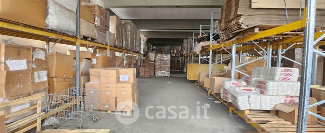 Capannone in commerciale in 