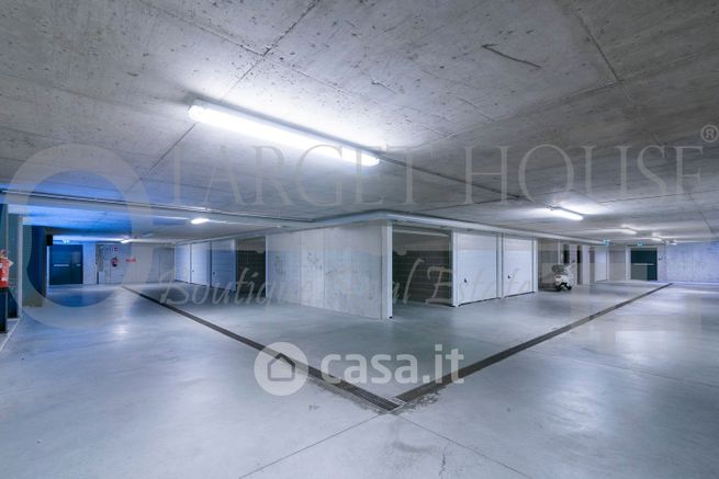 Box/posto auto in residenziale in Via Giuseppe Ferrari