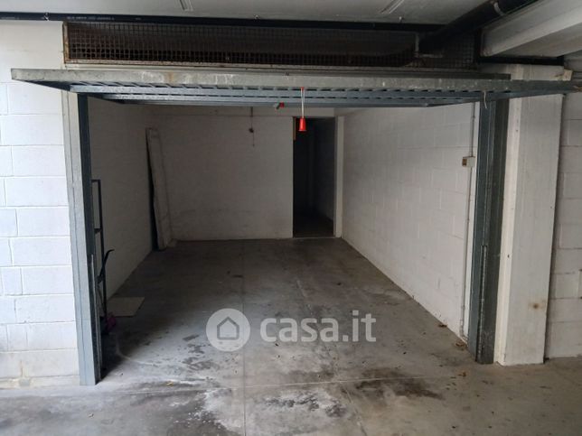 Garage/posto auto in residenziale in Via Bernardino Baldi