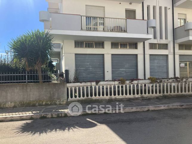 Attivitã /licenza (con o senza mura) in commerciale in Strada Circonvallazione