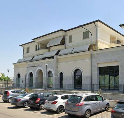 Ufficio in commerciale in Via Statale