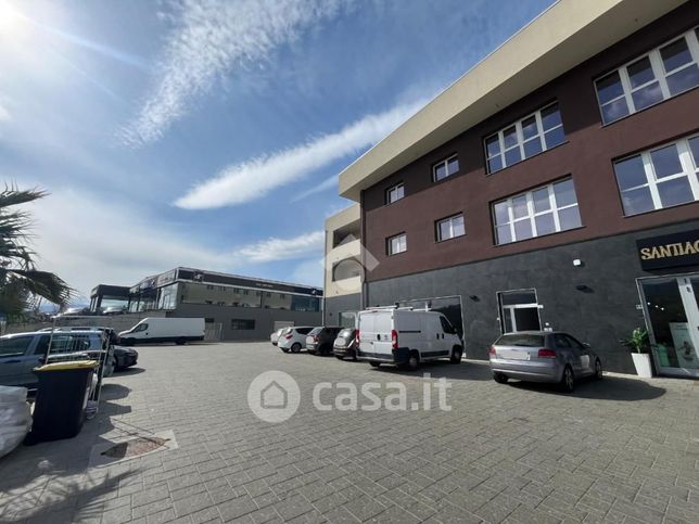 Ufficio in commerciale in Via Sant'Umile da Bisignano 17