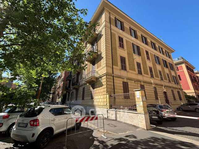 Ufficio in commerciale in Via Lutezia