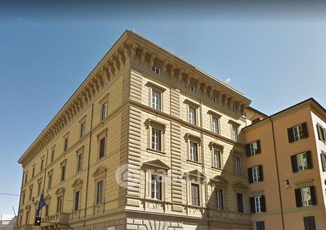 Ufficio in commerciale in Via Quattro Novembre