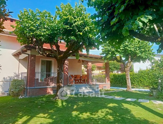 Villa in residenziale in 