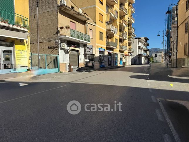 Capannone in commerciale in Via Nicola Bruni Grimaldi