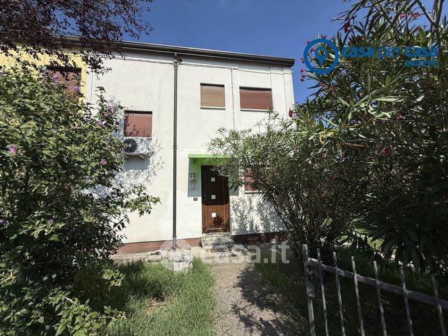 Casa bi/trifamiliare in residenziale in Via Curicchi