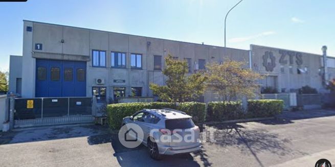 Capannone in commerciale in Via Dottor Bortolo Pollini 13