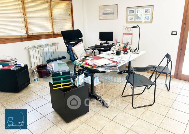 Ufficio in commerciale in Viale Europa Unita
