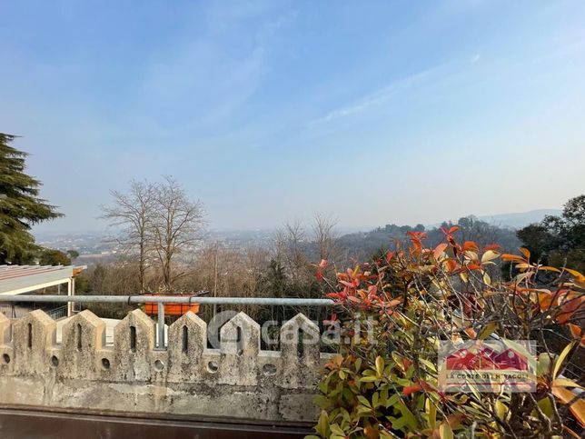 Casa bi/trifamiliare in residenziale in Strada della Commenda
