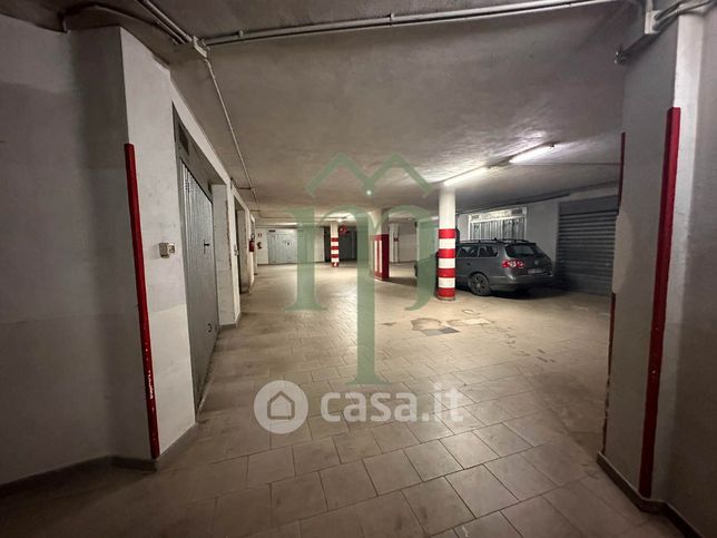 Box/posto auto in residenziale in Via Santa Sabina