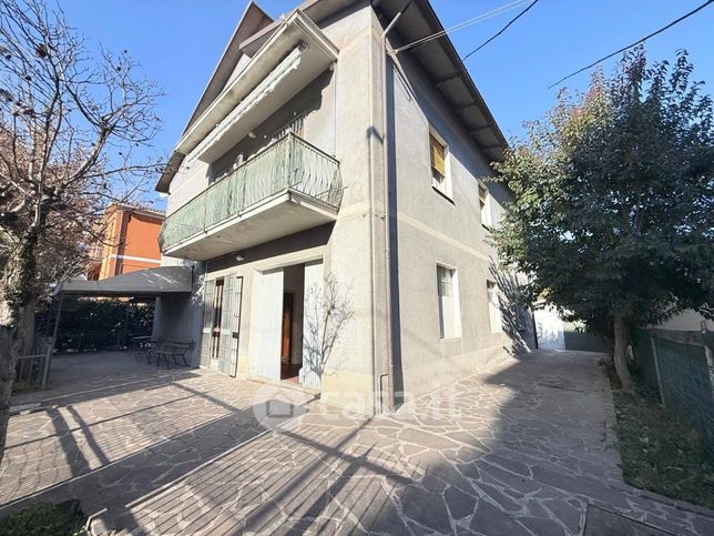 Villa in residenziale in Via Vittorio Veneto 49