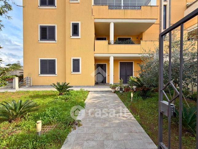 Appartamento in residenziale in Via Armando Povero 12