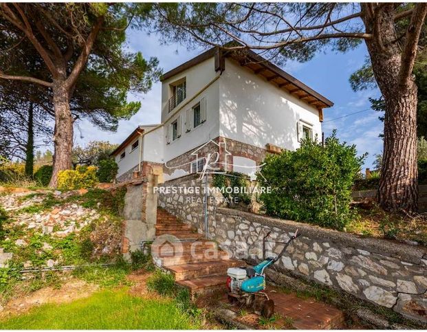Casa bi/trifamiliare in residenziale in Via della Valle Benedetta 38