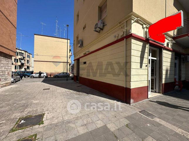 Attivitã /licenza (con o senza mura) in commerciale in Via Manfredi Azzarita 41