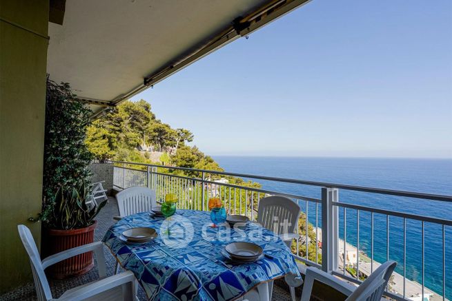 Appartamento in residenziale in Via Aurelia Levante