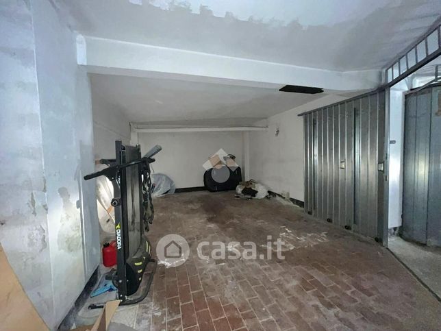Box/posto auto in residenziale in Via Amerigo Vespucci