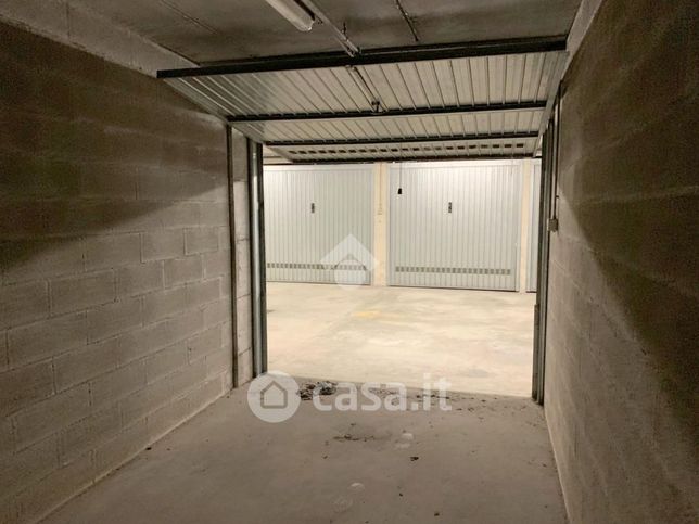 Box/posto auto in residenziale in Via Ragazzi del 99 45