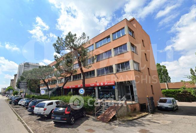 Ufficio in commerciale in Viale Cristoforo Colombo 23