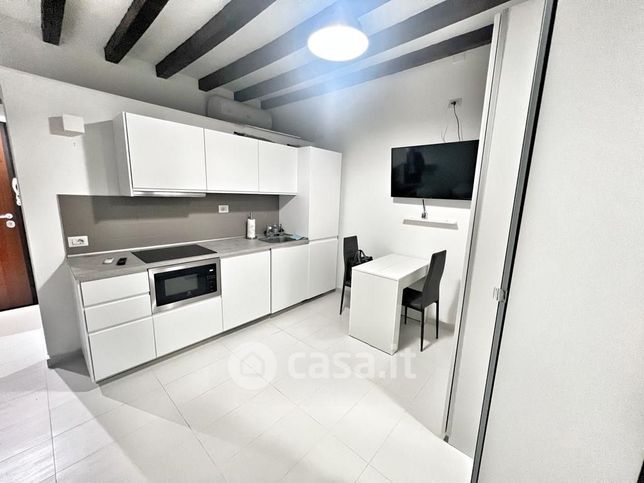 Appartamento in residenziale in Viale Tibaldi 8