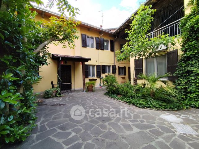 Casa indipendente in residenziale in 