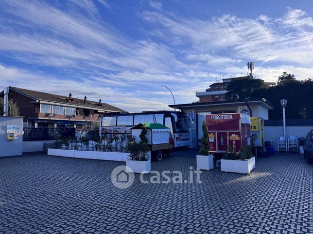 Attività/licenza (con o senza mura) in commerciale in Via P. Maroncelli 1  C