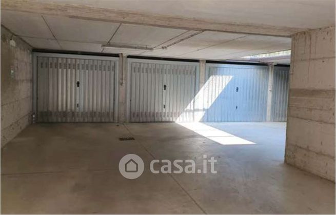 Box/posto auto in residenziale in Via Cà del Ferro 35