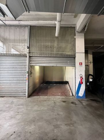 Box/posto auto in residenziale in Via Deruta 15