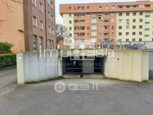Box/posto auto in residenziale in Via Ragusa 8