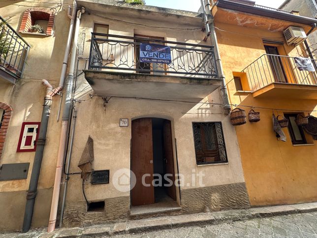 Casa indipendente in residenziale in Via Alesina 70