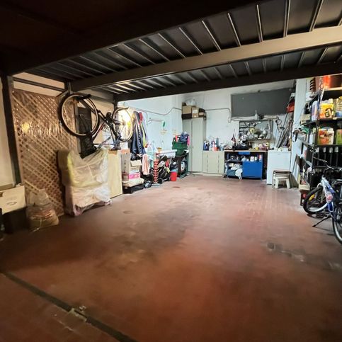 Box/posto auto in residenziale in Via San Felice 4