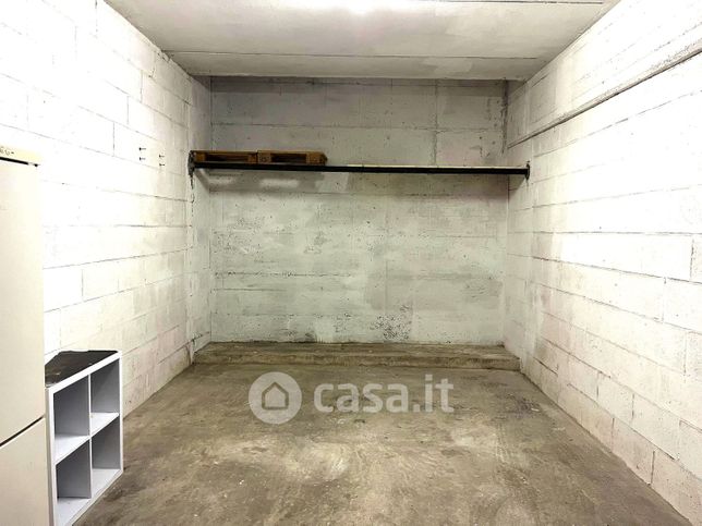 Box/posto auto in residenziale in Via del Bosco degli Arvali