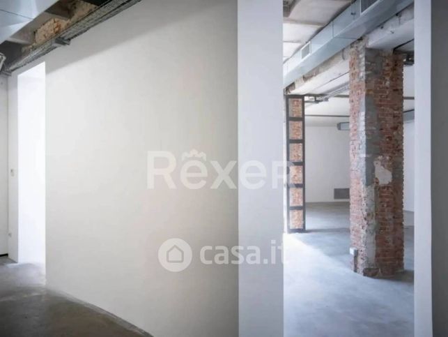 Ufficio in commerciale in Via Adige