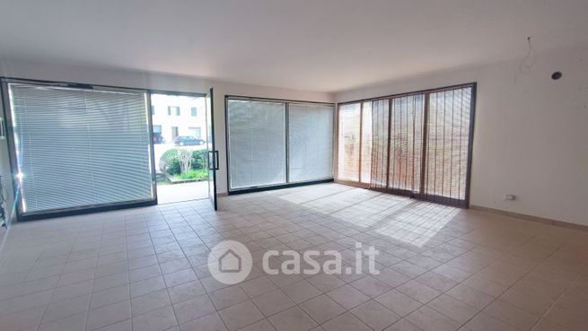 Appartamento in residenziale in Via del Lavoro
