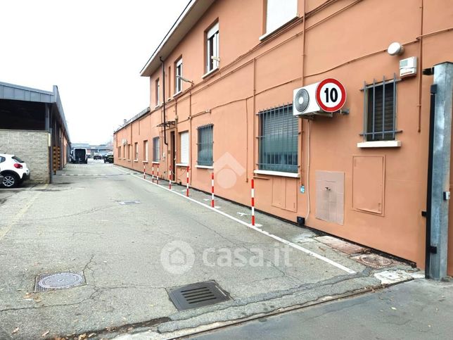 Ufficio in commerciale in Via Venarìa 145