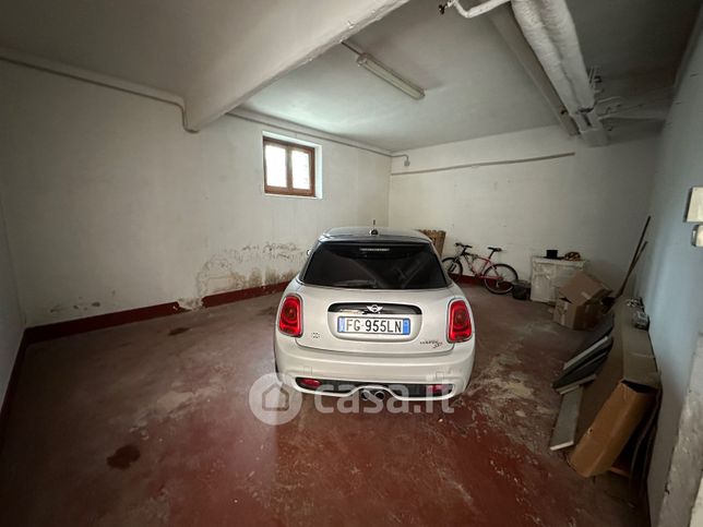 Box/posto auto in residenziale in Via Atto Vannucci 5