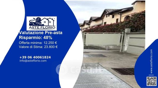Box/posto auto in residenziale in Via Vimercate