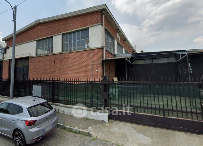 Capannone in commerciale in Via Rusca 128