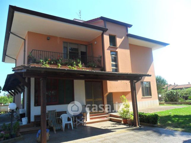 Villa in residenziale in 