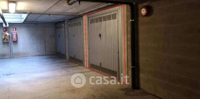 Box/posto auto in residenziale in Via Piero Calamandrei