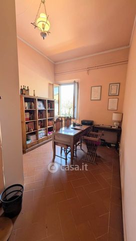 Ufficio in commerciale in 