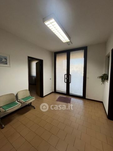 Capannone in commerciale in 