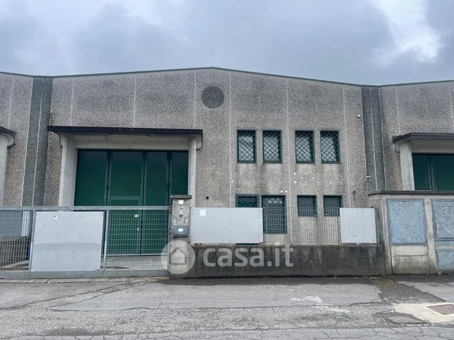 Capannone in commerciale in Via I Maggio