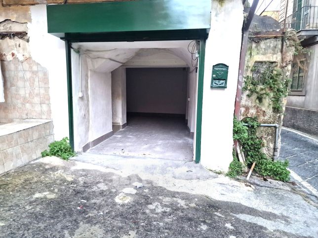 Garage/posto auto in residenziale in Via San Giacomo dei Capri 104