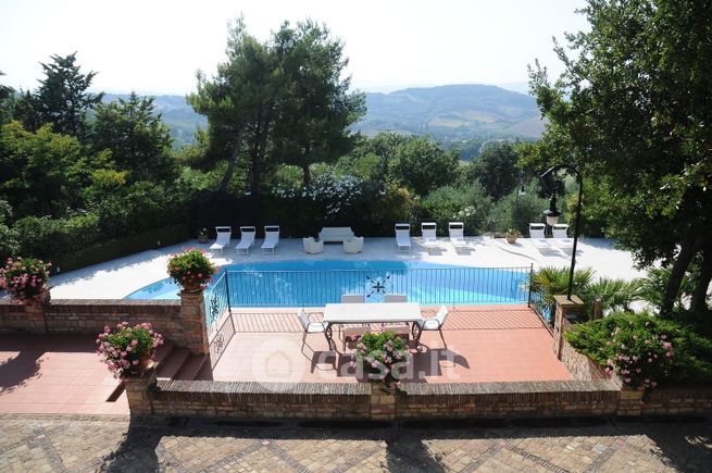 Villa in residenziale in Strada Valle dei Castagni