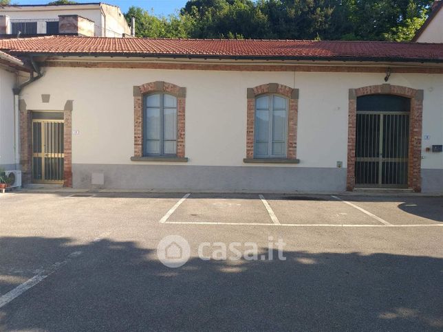 Capannone in commerciale in 