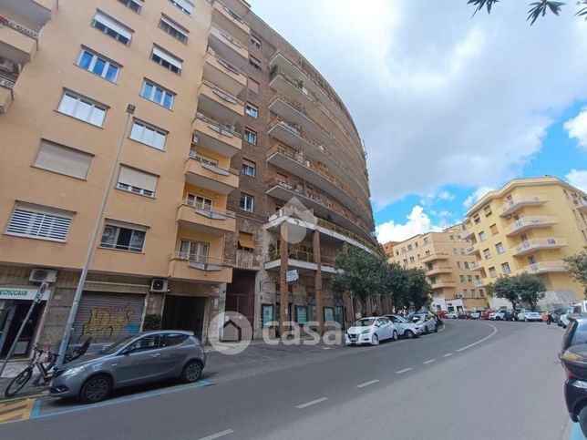 Box/posto auto in residenziale in Via Lucrino 27