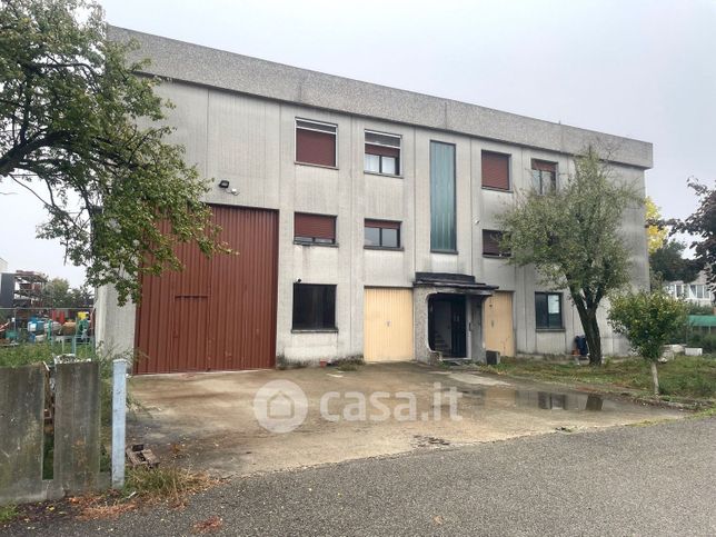 Capannone in commerciale in Via Errico Malatesta 19