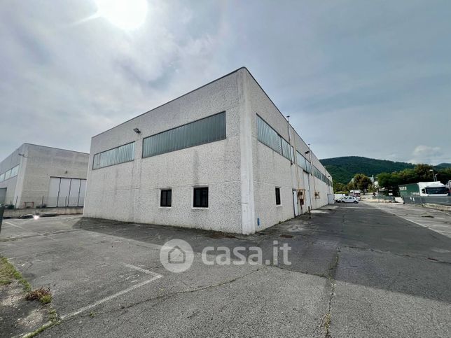 Capannone in commerciale in Via Piani di Marischio